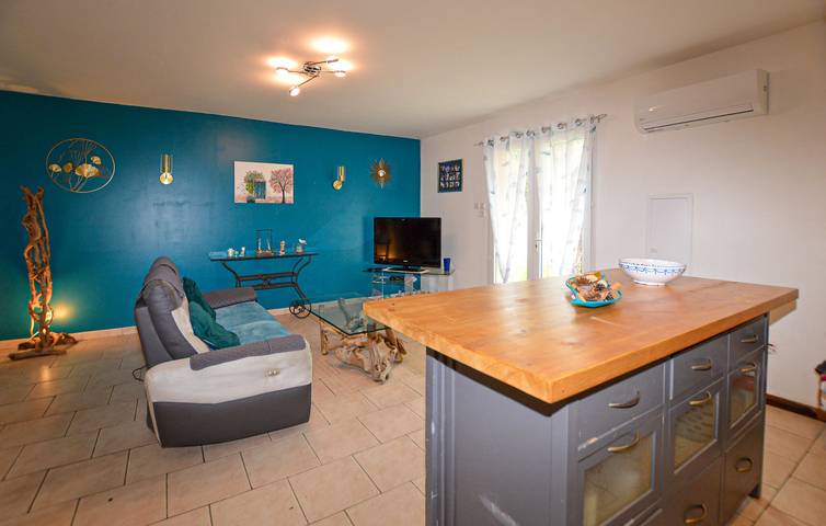 Cozy Apartment with Terrace & Garden, 2km to Vignale & Le Golo in Vignale, Bastia region