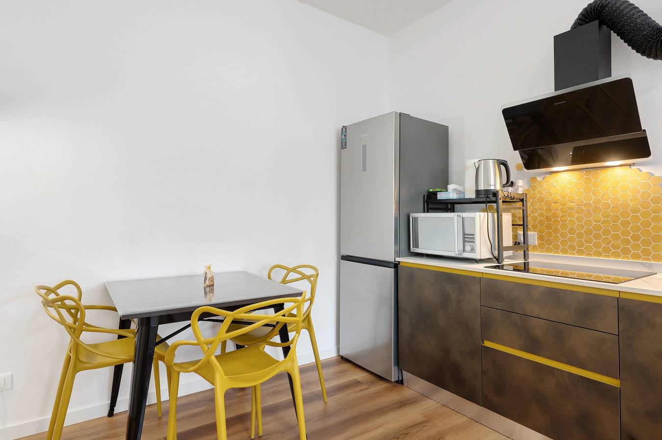 Entire apartment, Honey Home Apartment with Mountain View, Wi-Fi and Parking in St. Jakob (Laifers), Leifers