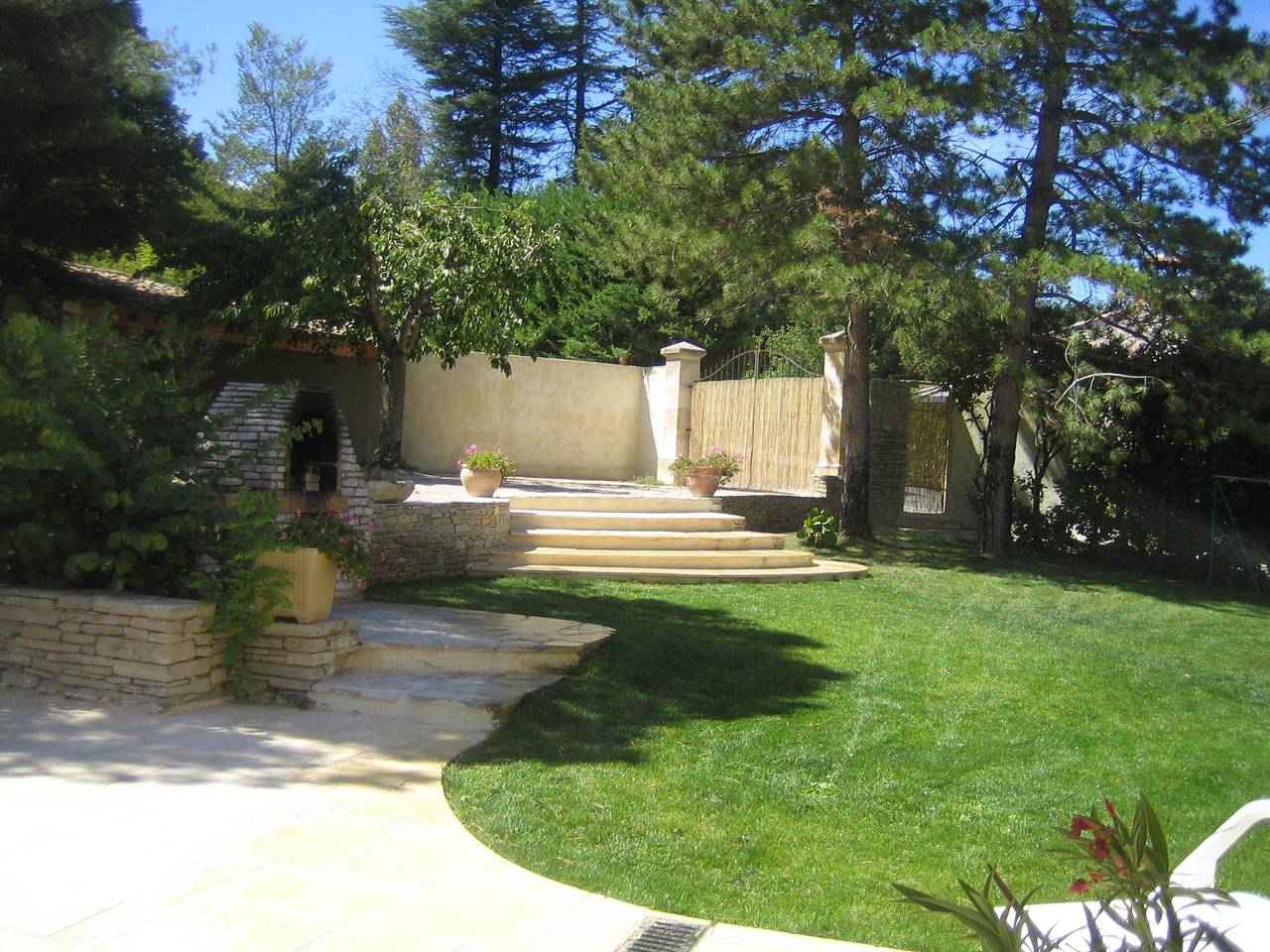 Villa à Céreste avec piscine privée in Céreste, Parc naturel régional du Luberon