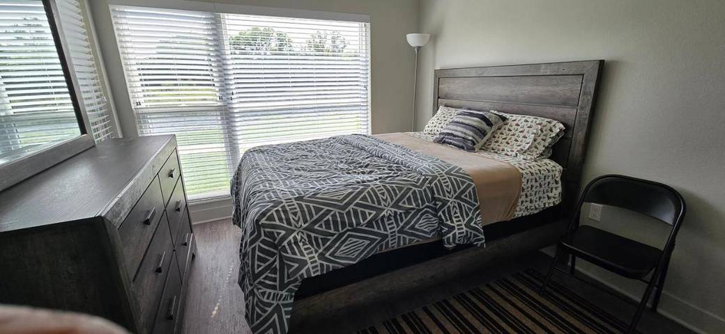 Appartement de vacances pour 6 personnes, avec balcon et piscine ainsi que vue et vue sur le lac, animaux acceptés