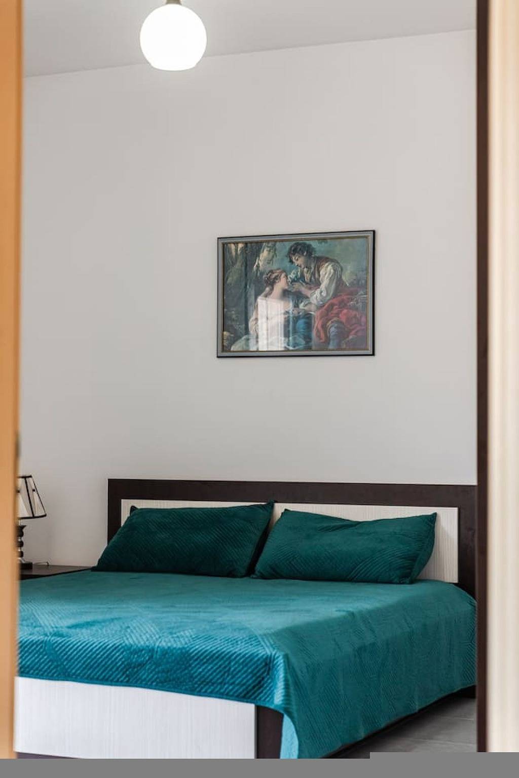 Ganze Wohnung, Flower Balcony Apartment | 2Br Beachside Escape in Sarandë, Vlorë