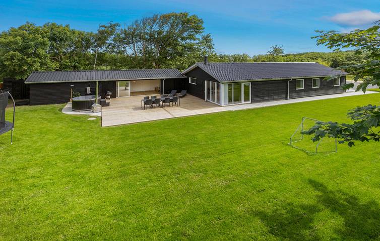 Ferienhaus für 8 Personen, mit Terrasse und Garten sowie Sauna in Knud Strand