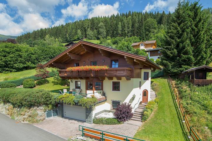 Ferienwohnung für 6 Personen, mit Terrasse und Garten sowie Seeblick in Zell am See