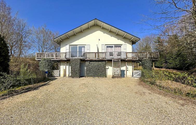 Location de vacances pour 8 personnes, avec Terrasse et Jardin dans Beffe