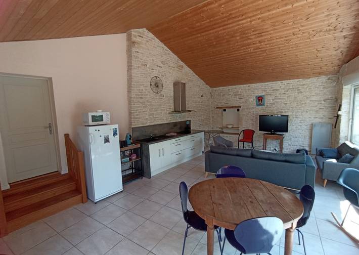 Gîte pour 6 personnes, avec jardin ainsi que terrasse et piscine, animaux acceptés