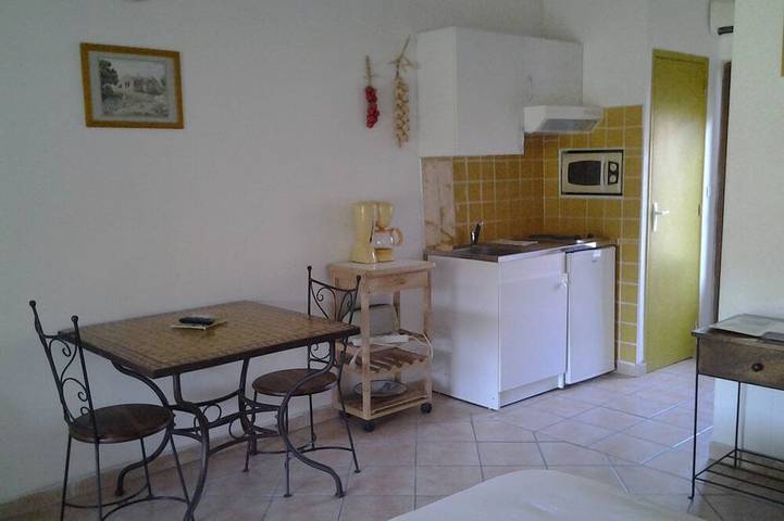 Gîte pour 2 personnes, avec jardin et piscine à Eyragues - 2