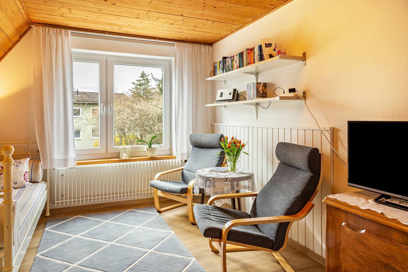 Ganze Wohnung, Ferienwohnung Fischer mit privater Terrasse, Gemeinschaftsgarten und Wlan in Ottobrunn, Oberbayern