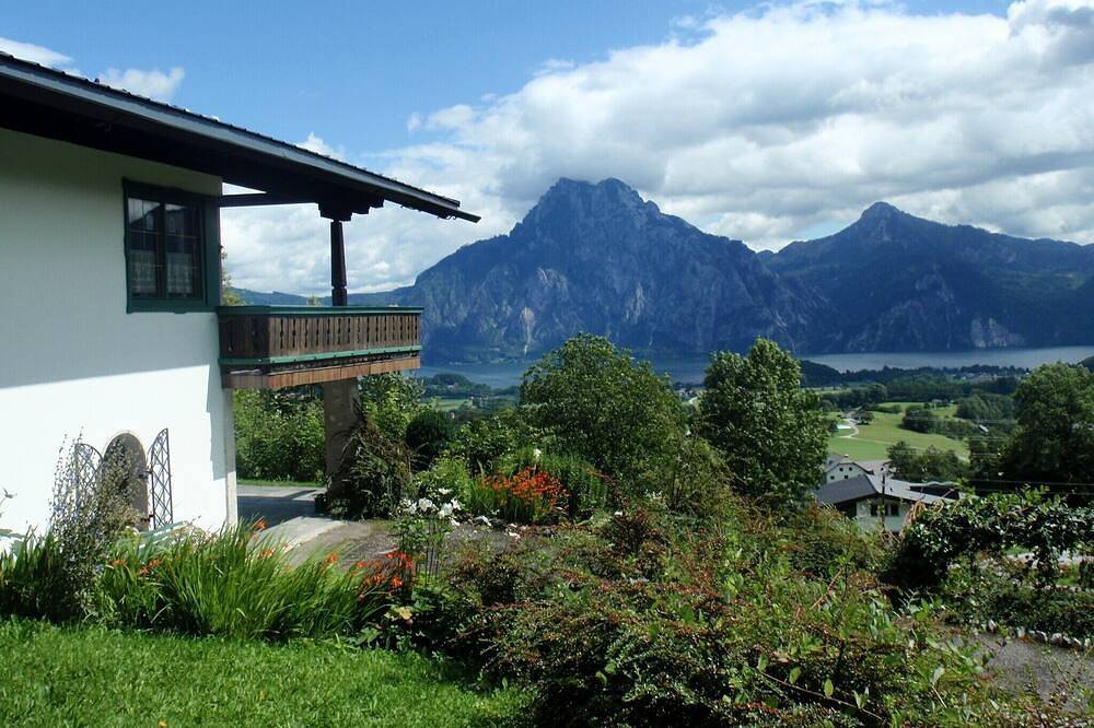 Landhaus Traunsee-Blick: herrliches Berg- und Seepanorama, eigener Pool in Salzkammergut-Berge, Bezirk Gmunden