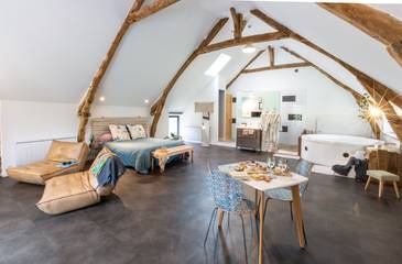 Gîte pour 2 personnes, avec terrasse ainsi que jacuzzi et jardin dans le Lot