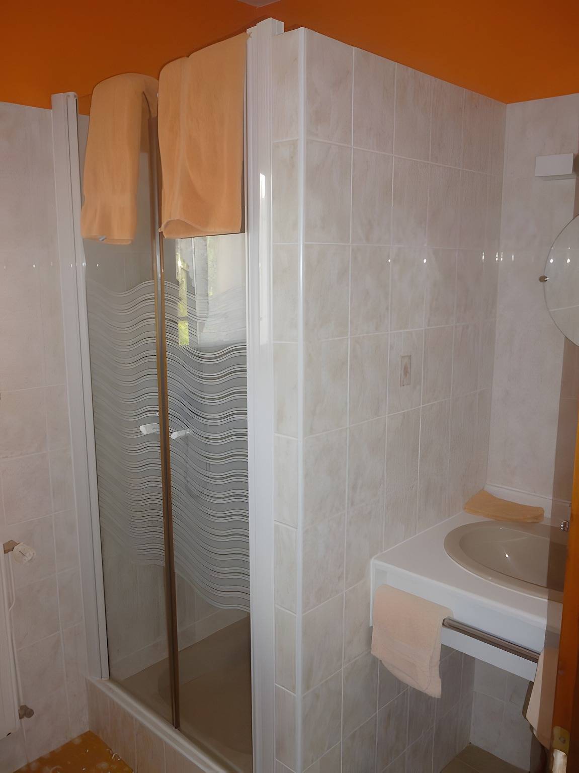 Chambre d’hôtes « Primevère » avec terrasse et jardin communs, Wi-Fi in Milhac, Quercy