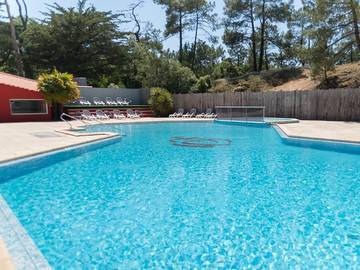 Tente pour 5 personnes, avec jacuzzi et bassin pour enfant en Vendée