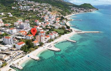 Location de vacances pour 8 personnes, avec piscine et terrasse à Podstrana