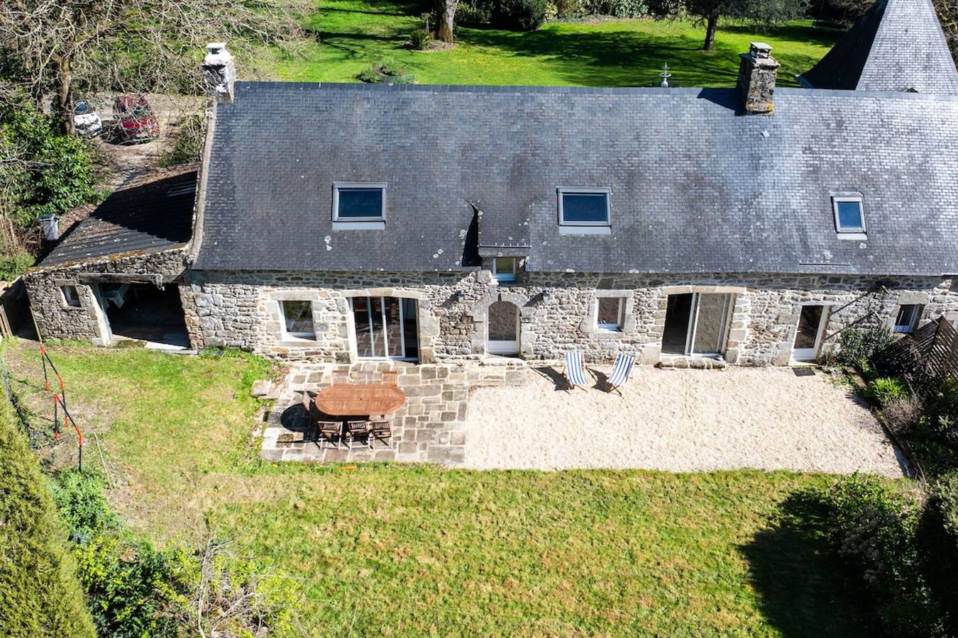 Grande maison de pierre dans un domaine privé in Berric, Vannes region