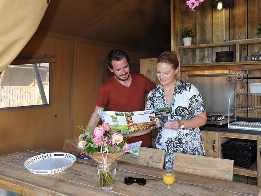 Camping de la Liez - Ciela Village - Safarizelt 5 personen - Zelt Ciela Nature Lodge - 2 Schlafzimmer - Voll ausgestattete Küche - Badezimmer in Peigney, Haute-Marne