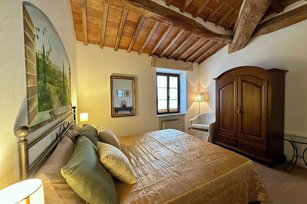 La Pietra Dorata house with pool in the beautiful hills of Siena in Tuscany in Rapolano Terme, Chianti