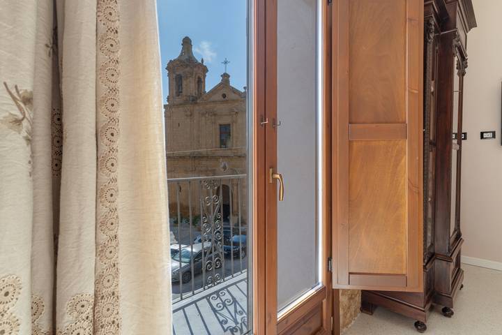 Apartamento entero, Apartamento 'Palazzo Zuppardo' con vistas al mar, centro histórico de Agrigento y balcón in Agrigento, Provincia de Agrigento