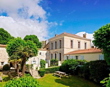 Chambre d’hôte pour 2 personnes, avec piscine et vue ainsi que sauna et jardin, animaux acceptés à Soubran