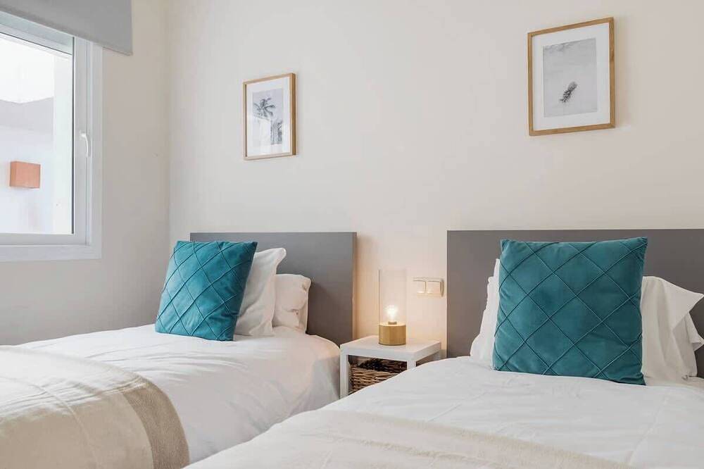 Entire apartment, Scenic apartment in Alcazaba Lagoon with pools in Sierra (Casares), Casares