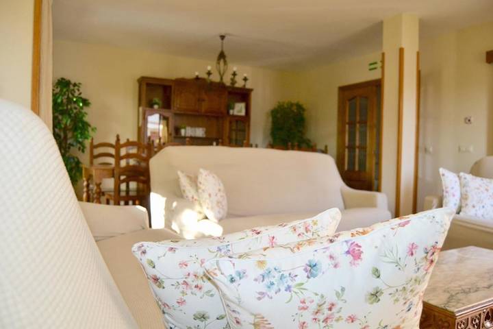 Casa de vacaciones para 10 personas, con Balcón y Terraza además de Jardín y Vistas en Cuenca de Pamplona - 4