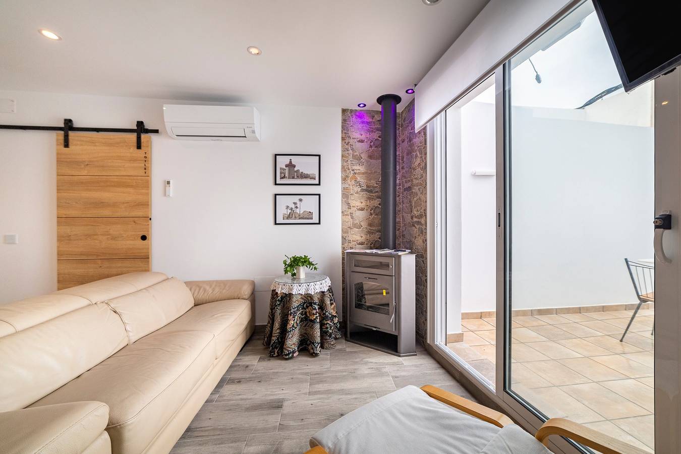 Apartamento entero, Apartamento 'Apartamento Deluxe Los Perez' con terraza privada, Wi-Fi y aire acondicionado in Lucainena de las Torres, Provincia de Almería