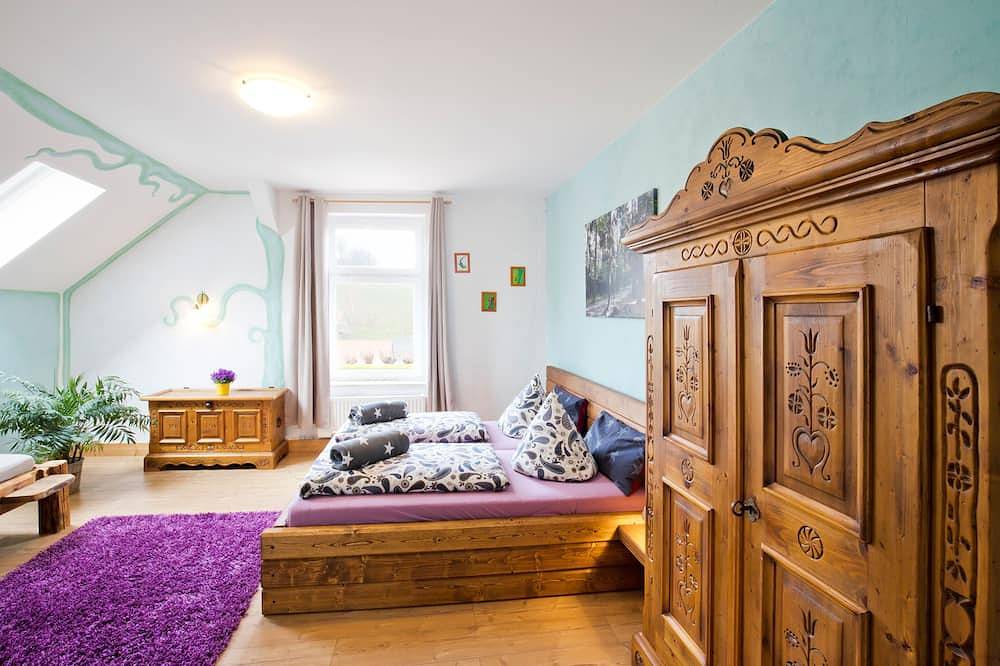 Ganze Wohnung, Erfrischend kreative & geräumige Ferienwohnung \"Hochfilzen\" in Oybin, Zittauer Gebirge