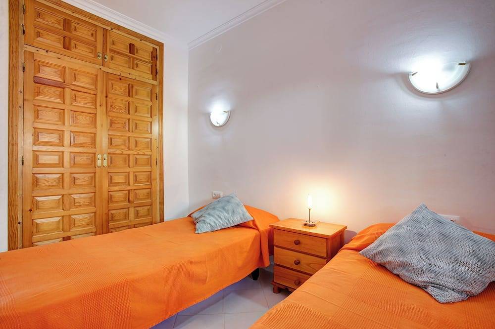 Villa Paloma, con piscina privada, terraza y porche con vistas al mar. in Orba, Costa Blanca