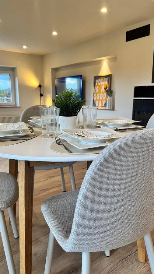 Ferienwohnung für 8 Personen, mit Sauna und Ausblick sowie Balkon und Garten in Furth im Wald