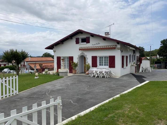 Location de vacances pour 3 personnes, avec jardin à Halsou