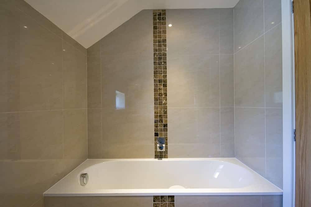 Lavender Barn, pet friendly, with a garden in Crantock in Crantock, Cornwall