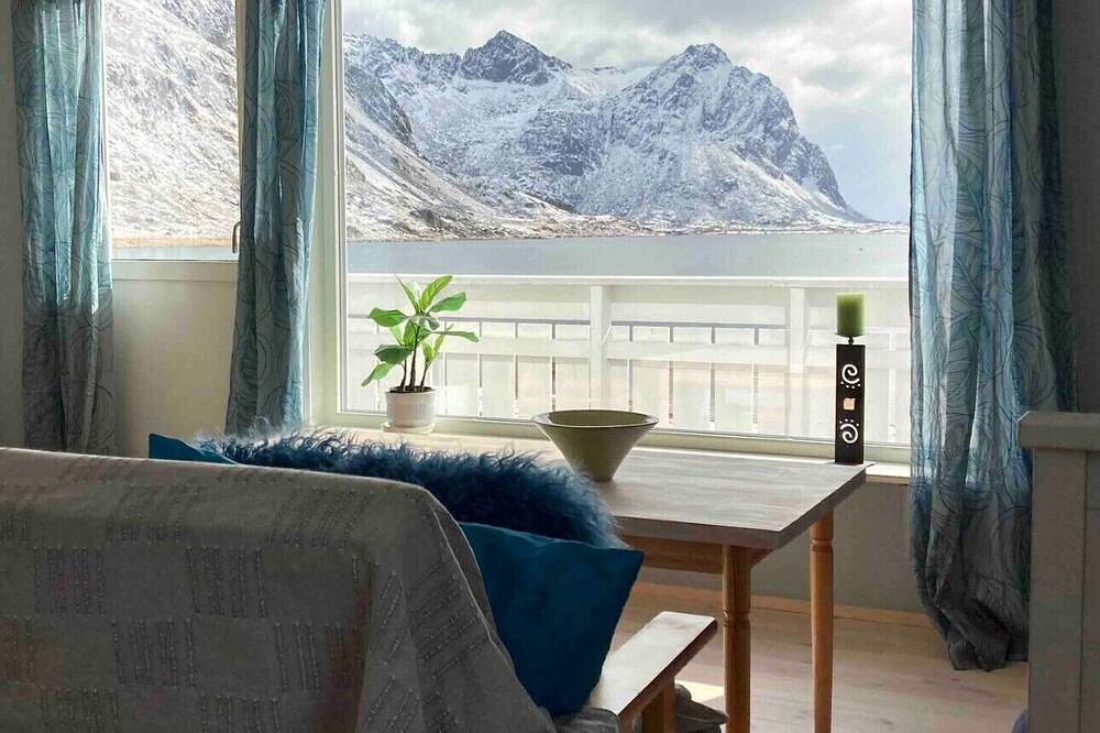 Charming house in fjord Lofoten in Vestvågøy