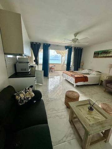 Gîte pour 2 personnes, avec balcon et vue dans Baie de Grand Case