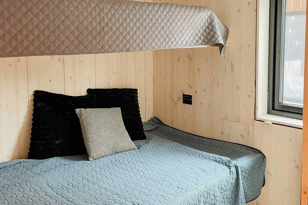 Moderne Hütte mit Mitternachtssonne in Skjomen in Narvik