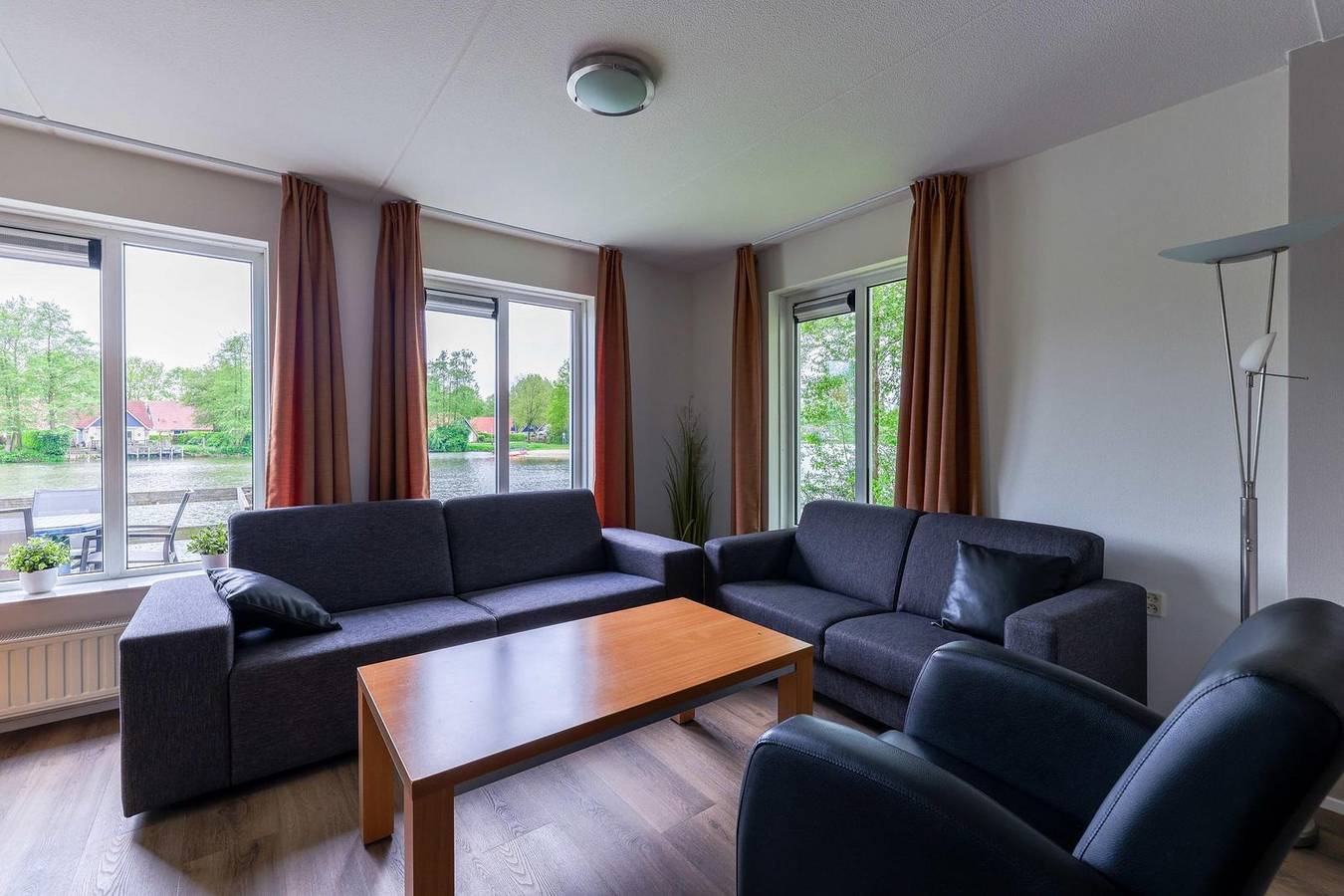 Geräumiges 8-Personen-Ferienhaus mit Sauna im Ferienpark in Westerbork in Drenthe