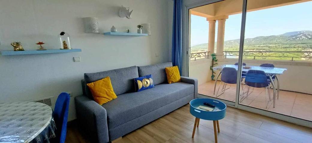 Location de vacances pour 4 personnes, avec Balcon et Terrasse ainsi que Jardin et Piscine à Mallemort
