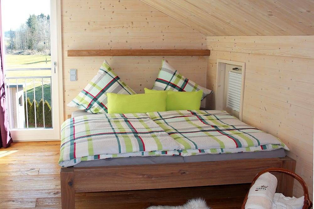 Luxuriöses Massiv-Holzhaus mit Pool und Sauna für 4 Personen im Allgäu in Aitrang, Bayerisch Schwaben