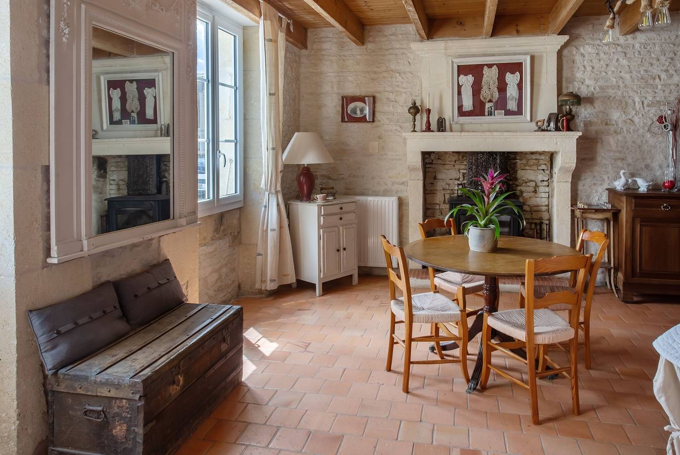 Ferienhaus „La Longère Claudine“ mit Gemeinschaftspool, Terrasse und Wlan in Fontenet, Saint-Jean-d'Angély und Umgebung