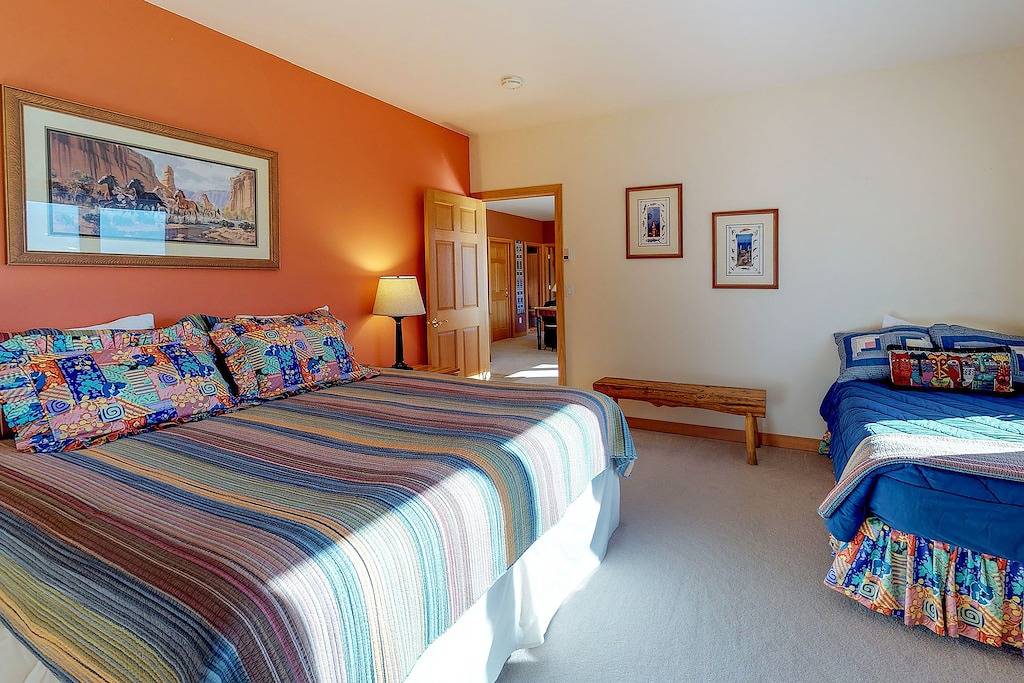 Luxushaus mit gehobenen Einrichtungen, privatem Whirlpool, Gemeinschaftspool und Bergblick in Silverthorne, Arapaho and Roosevelt National Forests