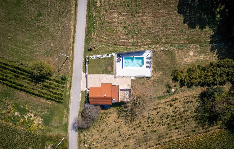 Gemütliche 140 m² große Wohnung mit Pool, Terrasse, WLAN und Parkplatz in Kapela, Bjelovar-Bilogora