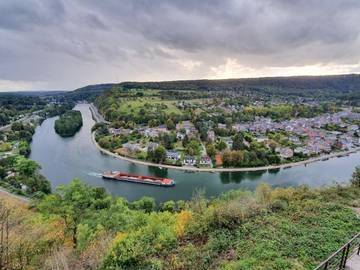 Hôtel pour 2 personnes, avec vue et balcon dans Lustin