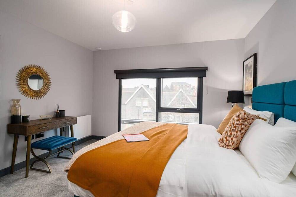 Entire apartment, Exquisite 2 Bed Duplex Apt | Secure Parking | in Penarth, Cardiff
