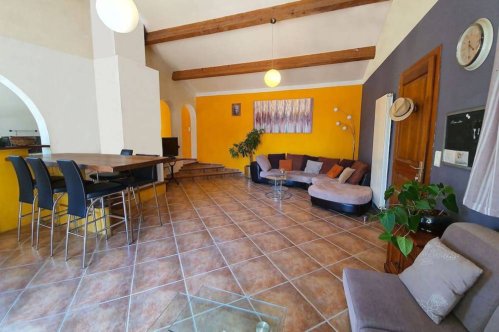 Spacious house in the heart of nature for a relaxing stay 300 m from the river. in Gignac, Región de Lodève