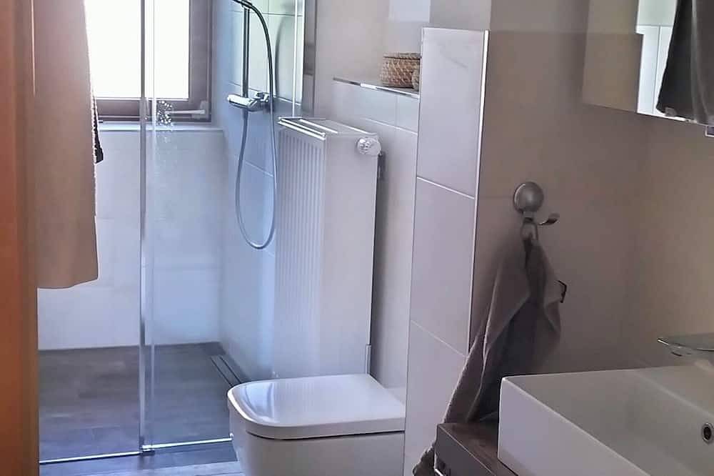 Ganze Wohnung, Schöne 120 qm Ferienwohnung + 50 qm Sonnenterrasse im Grünen-Stockelsdorf/Lübeck in Stockelsdorf, Ostholstein