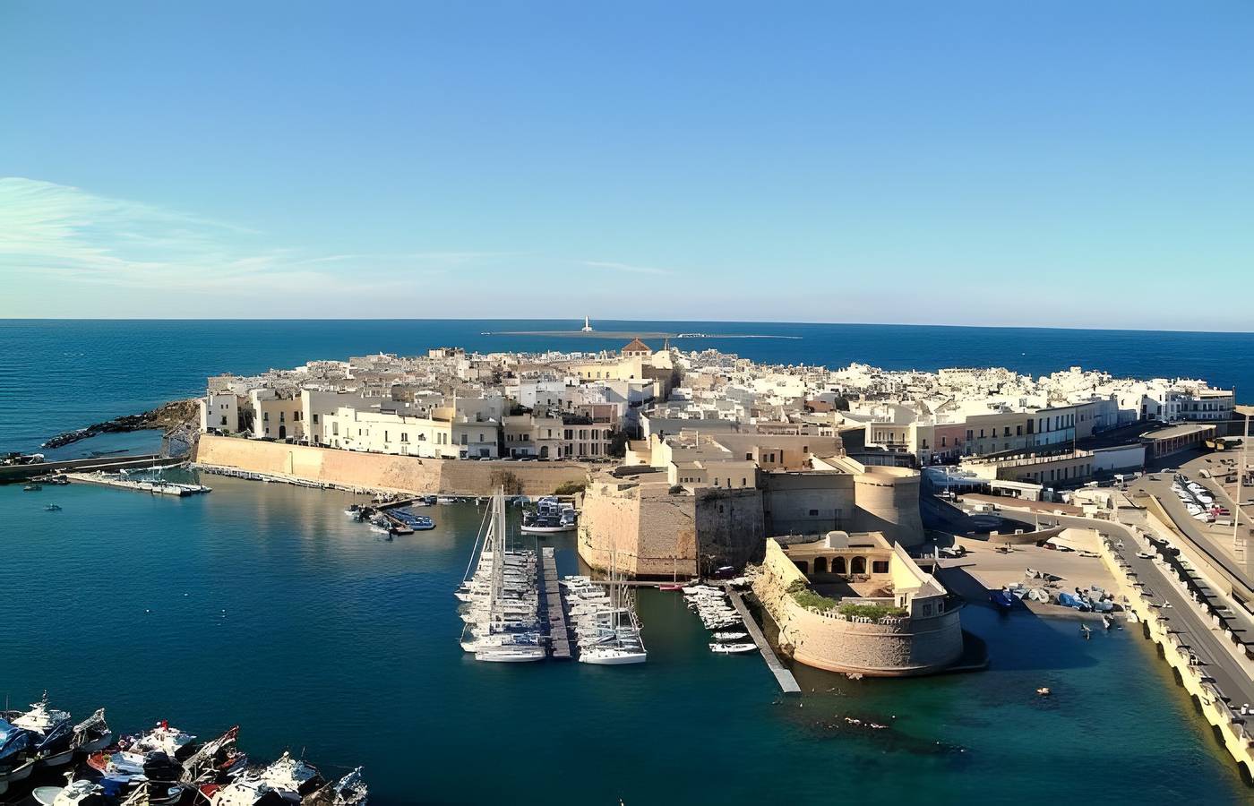 Appartement entier, Appartement 'Dimore Di Matilde - Mare Fuori' avec balcon et climatisation in Gallipoli, Golfe de Tarente