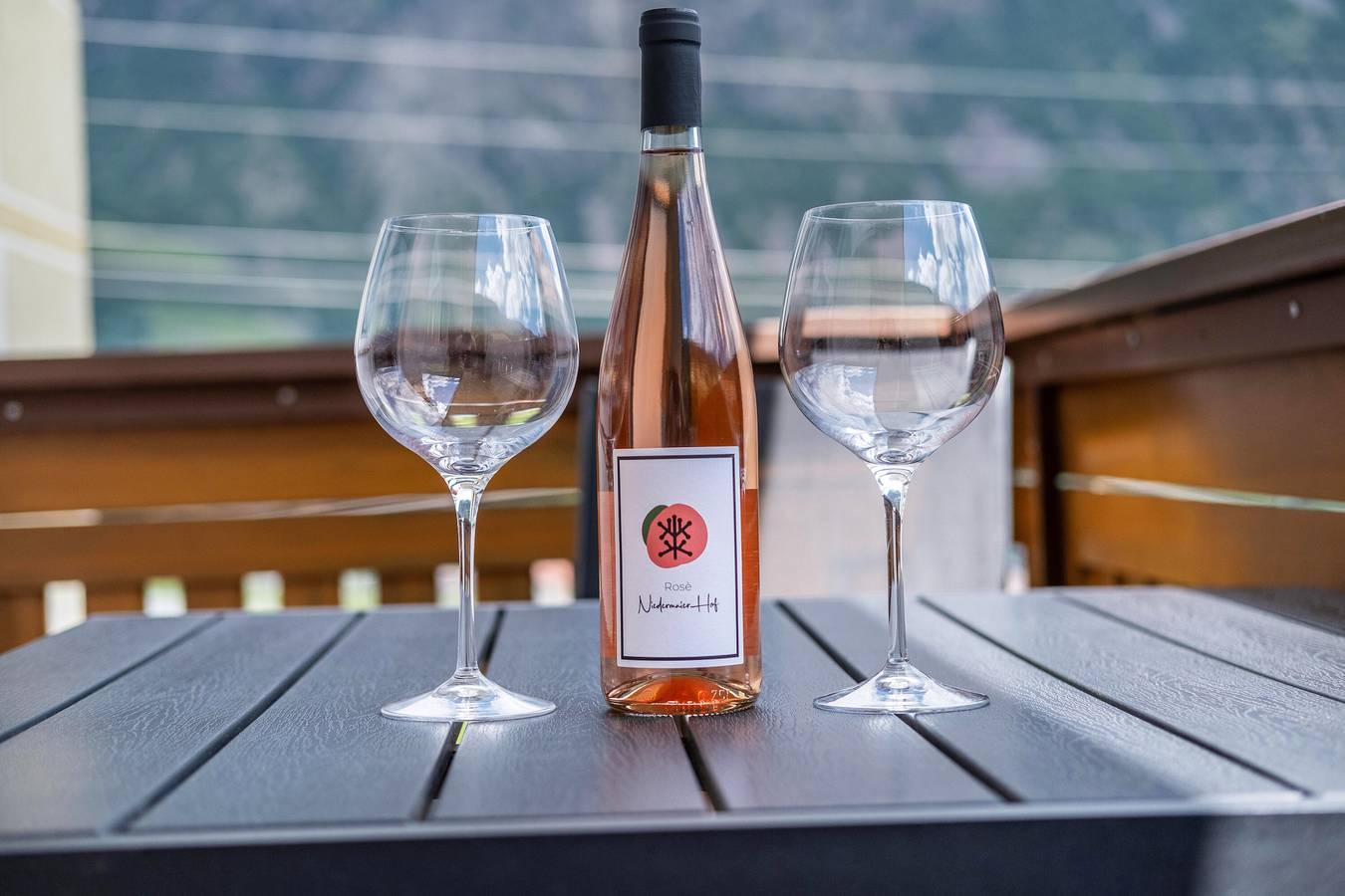 Ganze Wohnung, Ferienwohnung 'Schlossblick' mit Bergblick, Gemeinschaftsgarten und Wlan in Latschinig, Kastelbell-Tschars