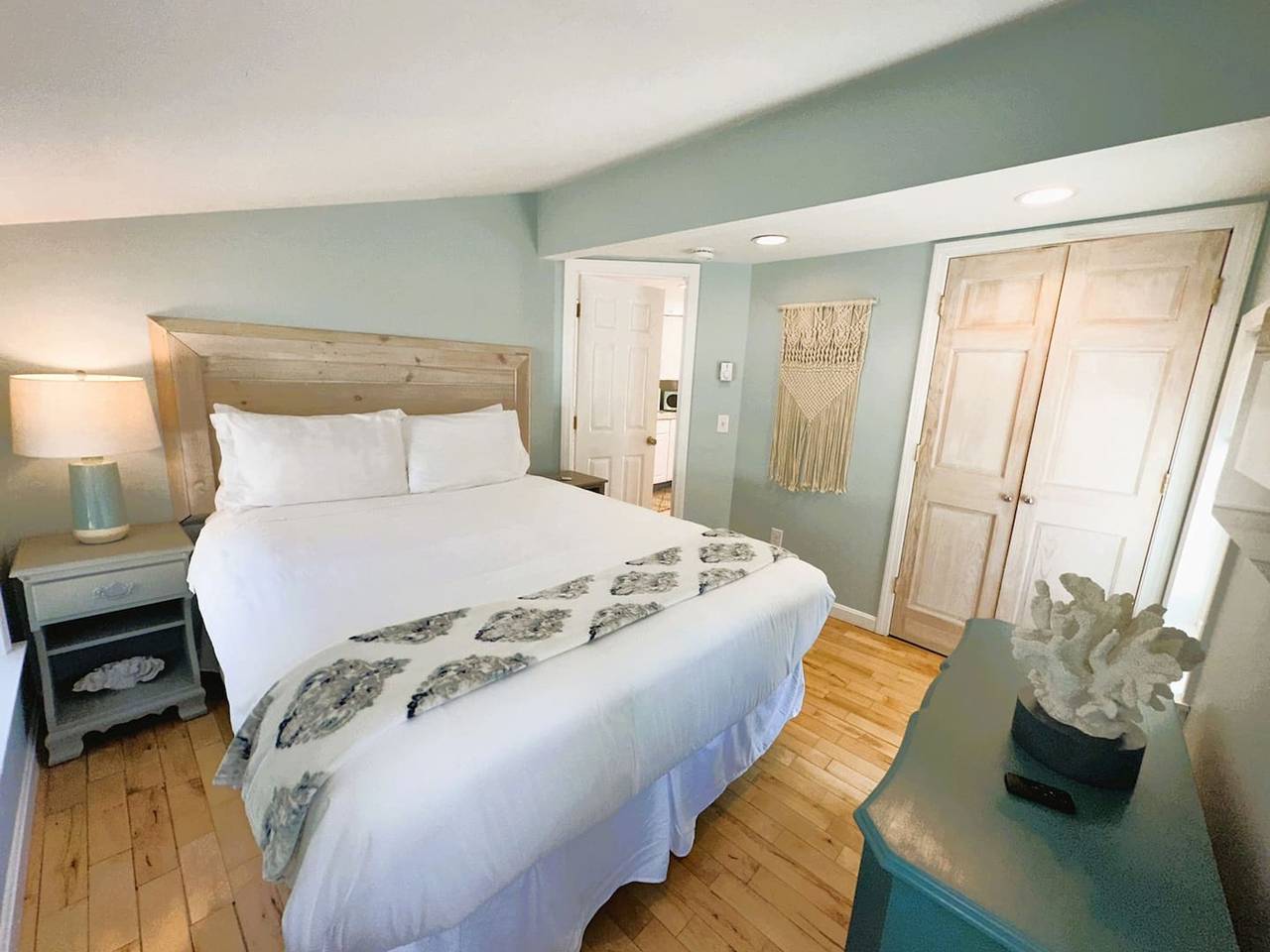 Entire apartment, The Breeze Overlooking Minister's Pond in Eastham, Cape Cod