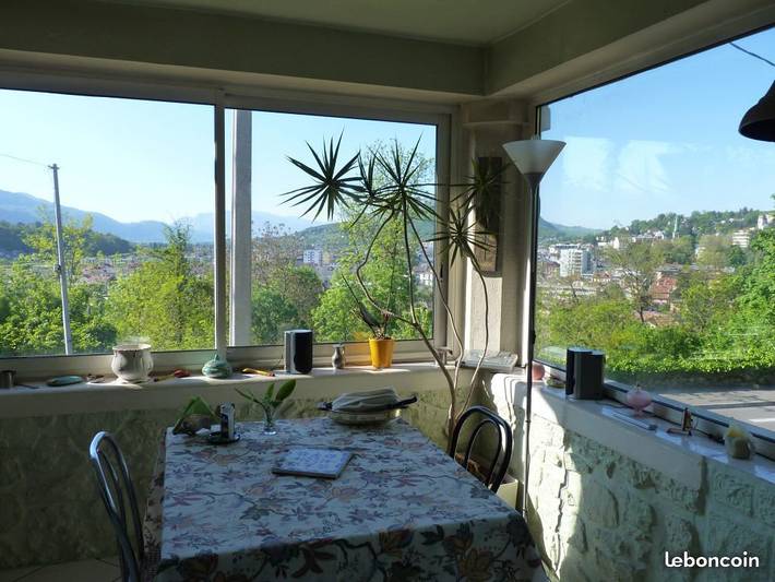 Gîte pour 4 personnes, avec jardin ainsi que balcon et vue sur le lac