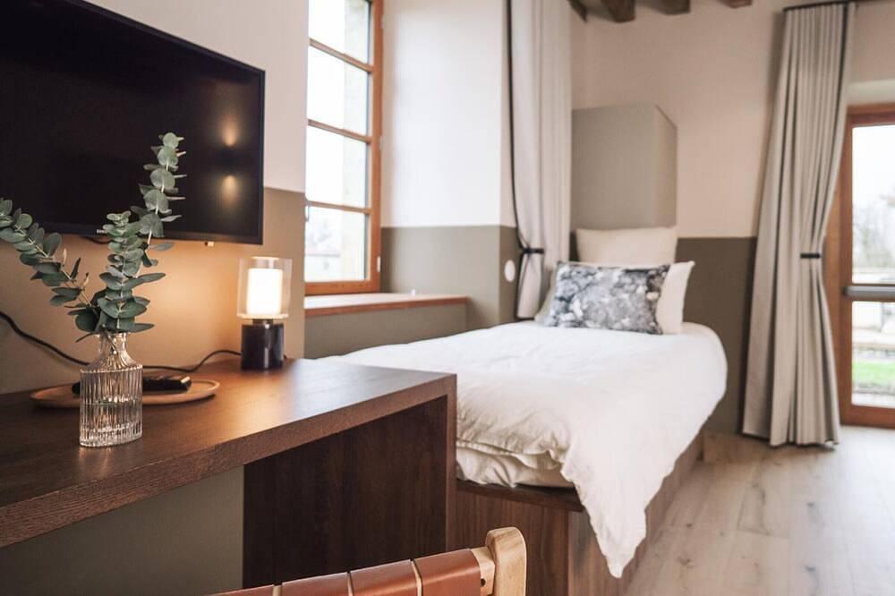 Charme Authentique du Xive siècle avec Wifi et Parking à Contigny in Contigny, Allier