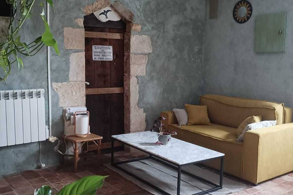 La Chouette d'Or Small, bucolic gîte for a peaceful stay in Thoste, Montbard region