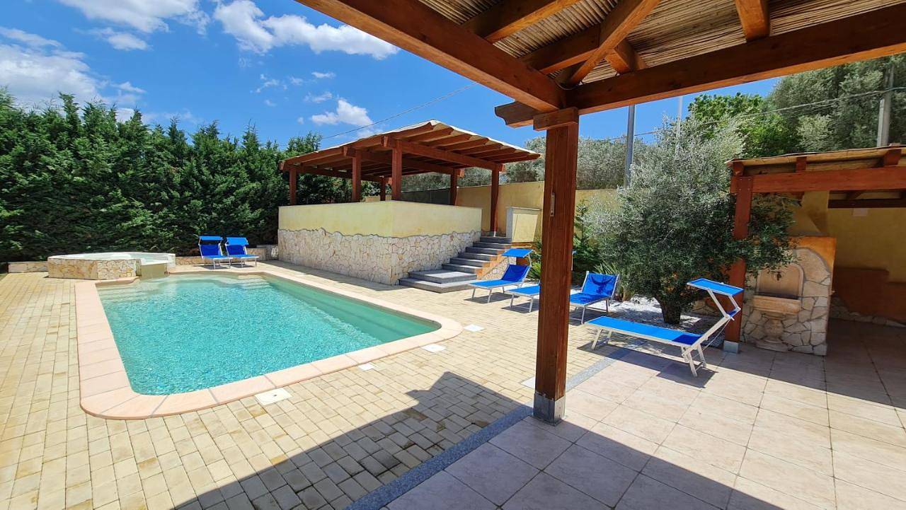 Villa Vivi. Piscina, idro, giardino e condizionatore in Capitana, Quartu Sant'Elena