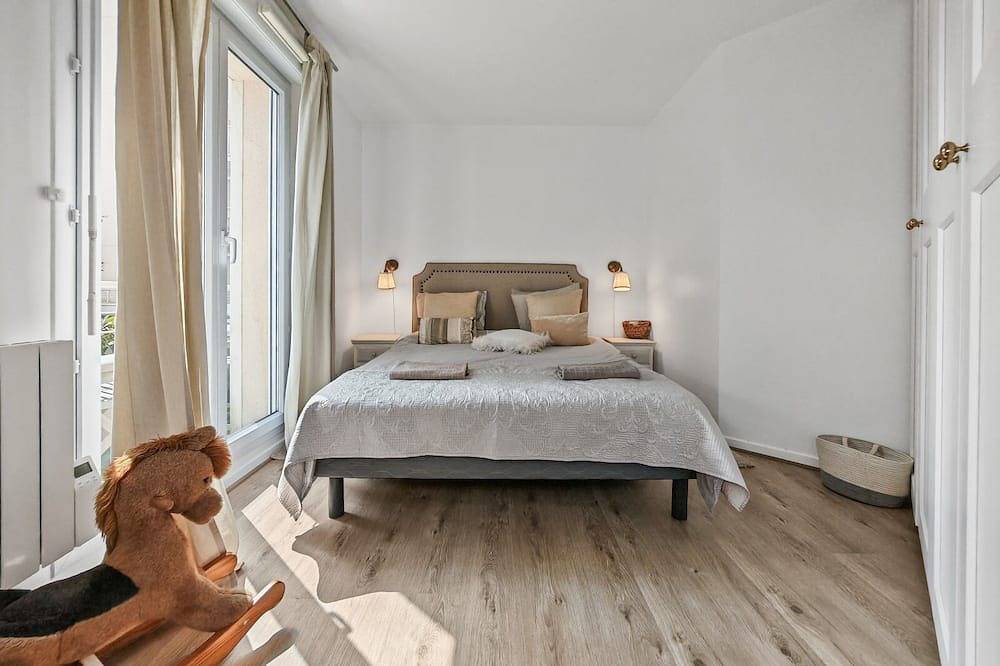 Entire apartment, Apartment 3 Rooms in Suresne | Paris - La Defense in Suresnes, Hauts-de-Seine